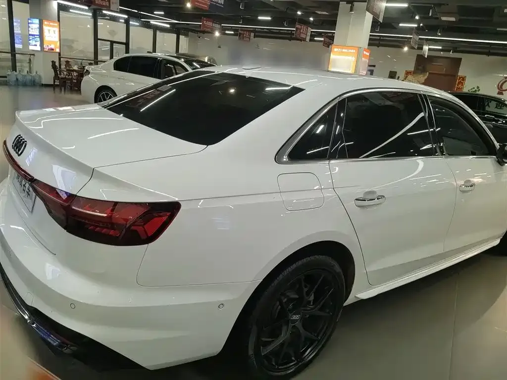 Audi A4L 2021 из CN, фото 7
