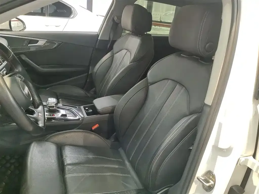 Audi A4L 2021 из CN, фото 8