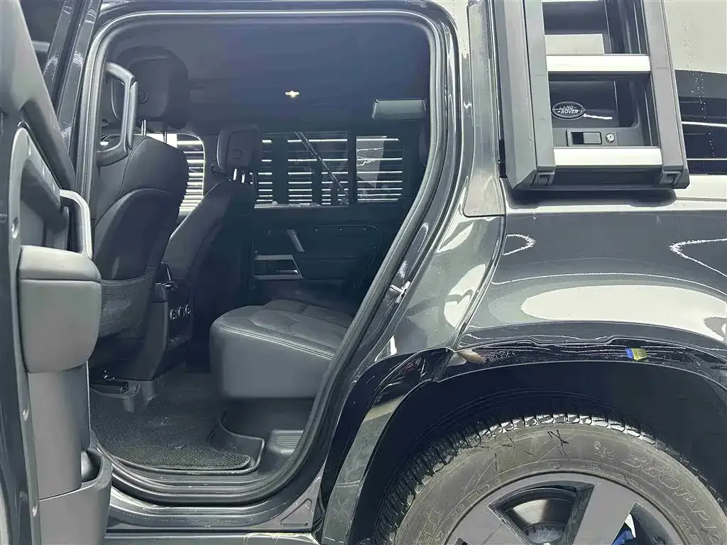 Land Rover Defender — фото 7