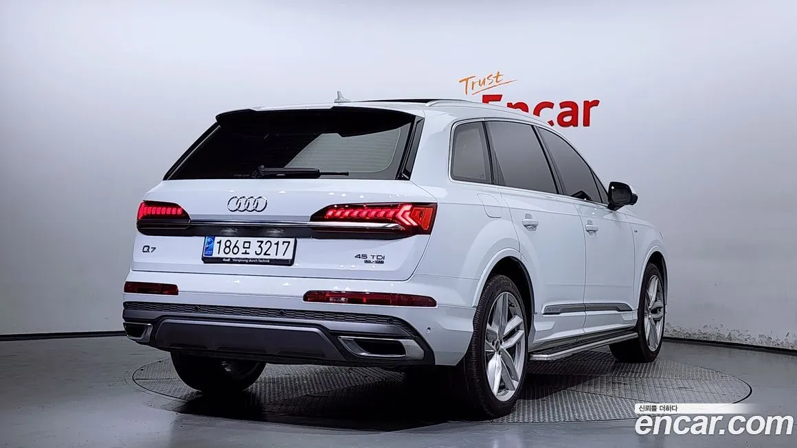 Audi Q7 2023 из KR, фото 2