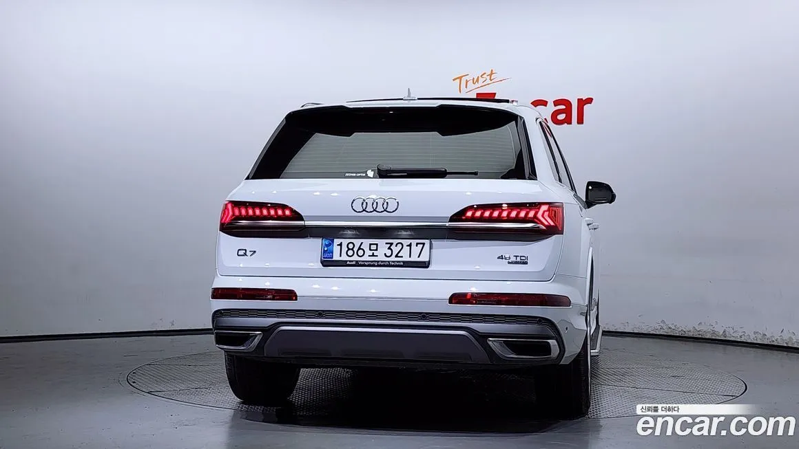 Audi Q7 2023 из KR, фото 4