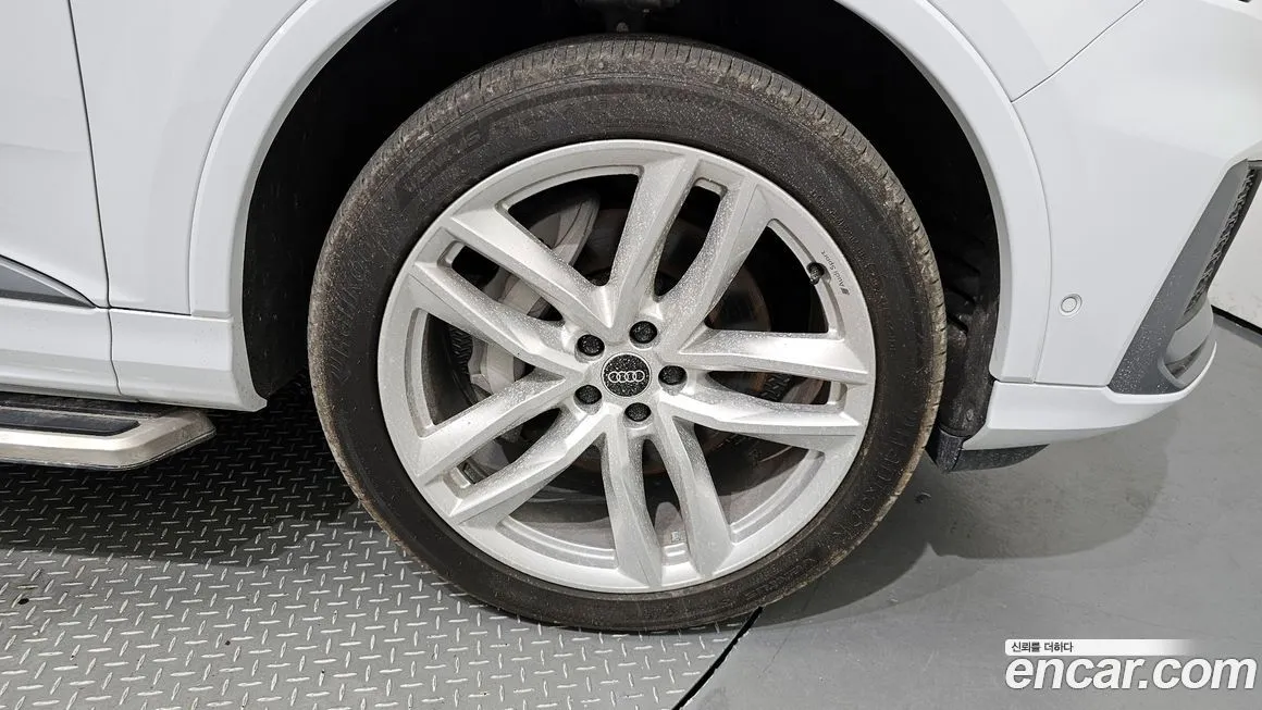 Audi Q7 2023 из KR, фото 5