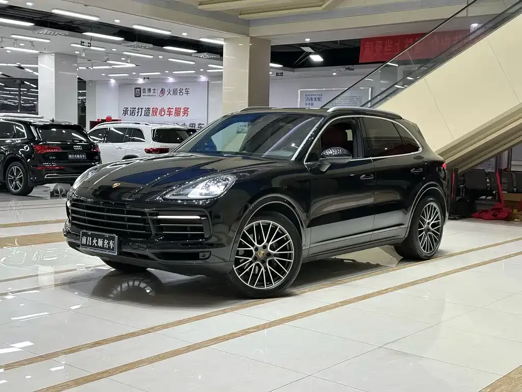 Porsche Cayenne — фото 1