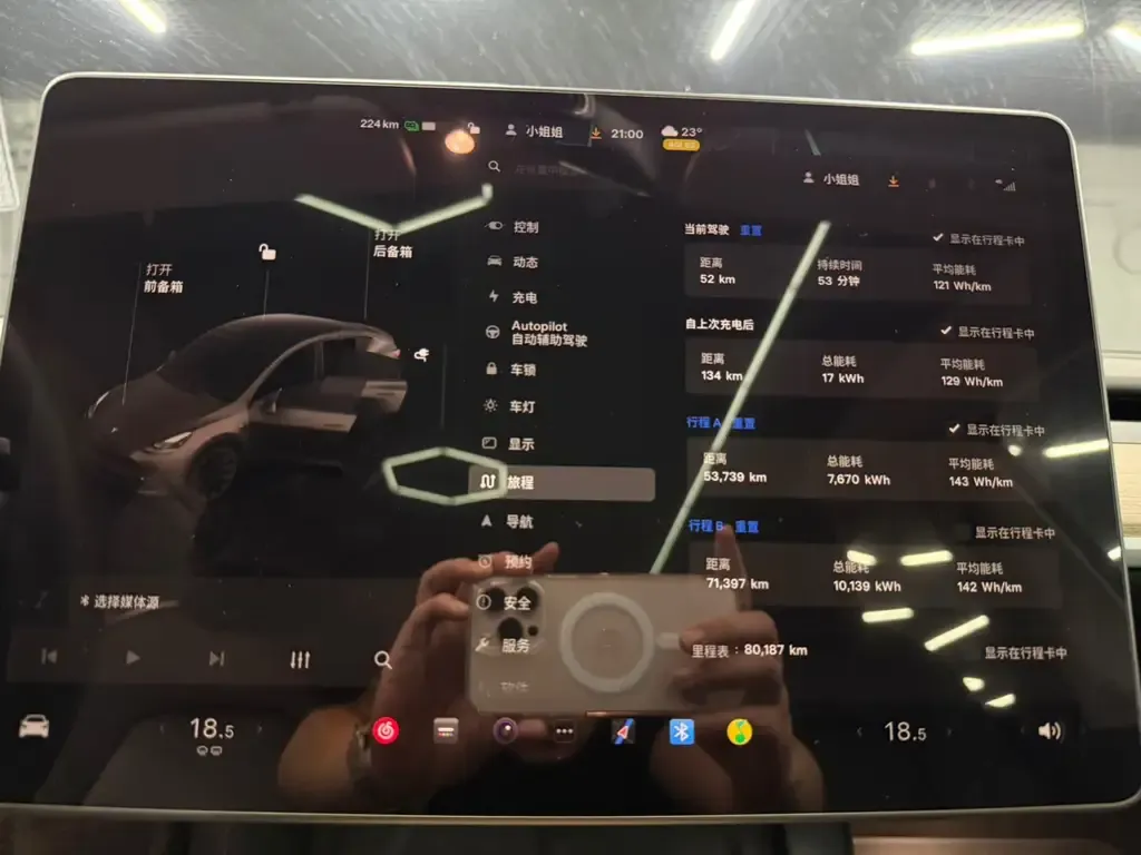 Tesla Model Y — фото 10