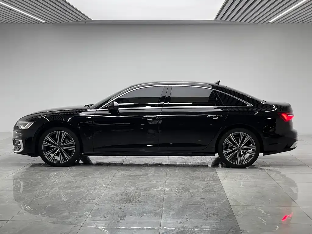 Audi A6L — фото 7