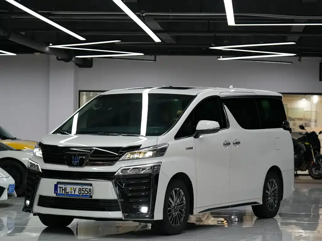 Toyota Vellfire — фото 1