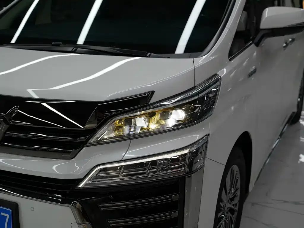 Toyota Vellfire — фото 10