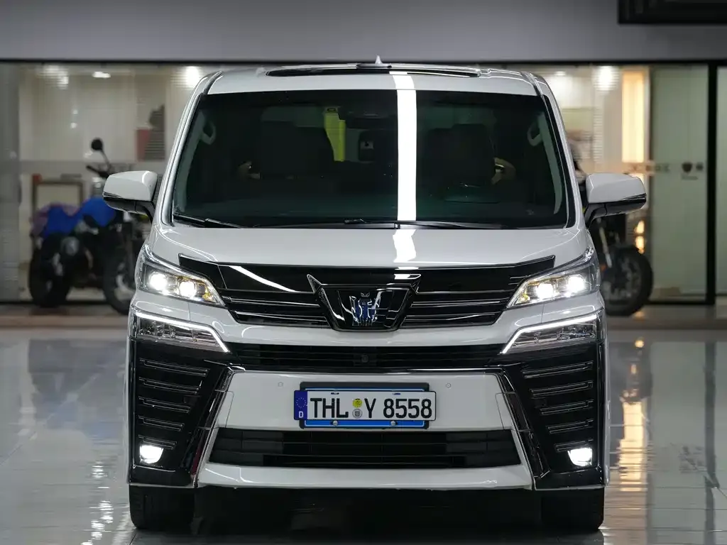 Toyota Vellfire — фото 2