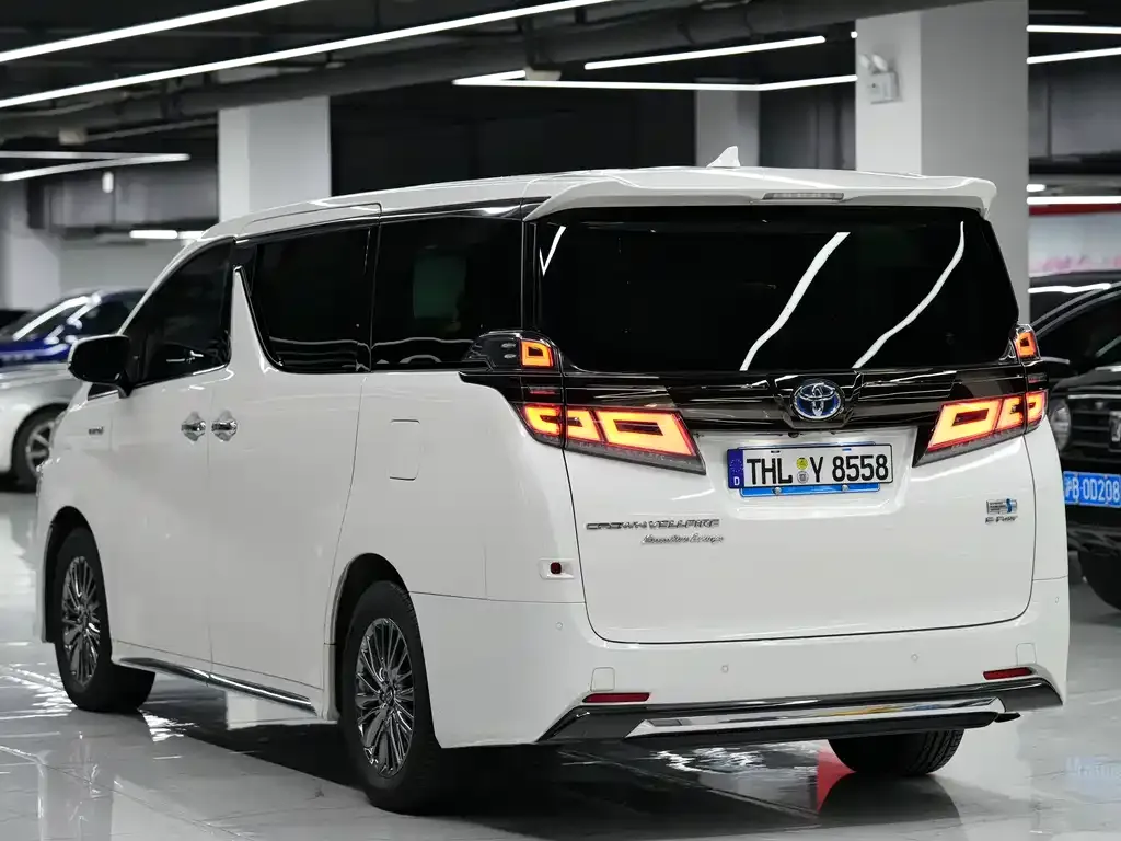 Toyota Vellfire — фото 3
