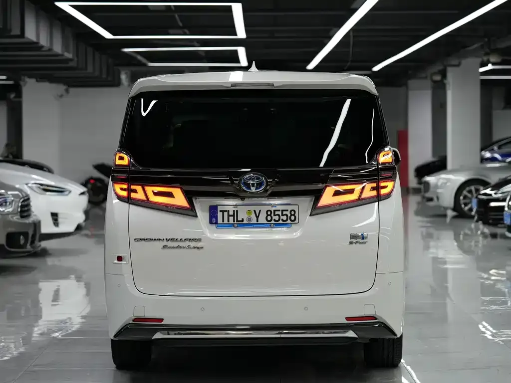 Toyota Vellfire — фото 4
