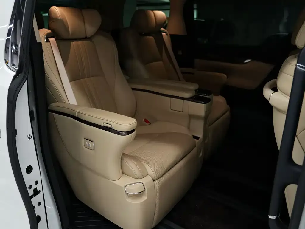 Toyota Vellfire — фото 5