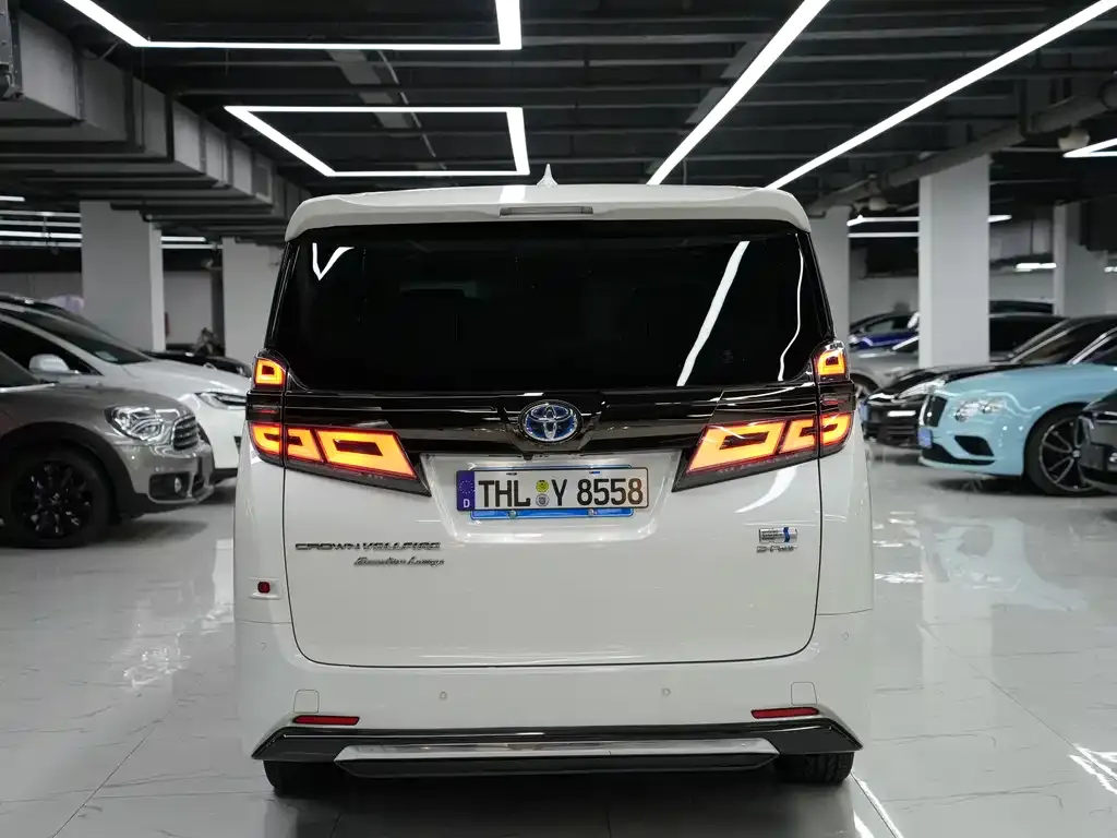 Toyota Vellfire — фото 8