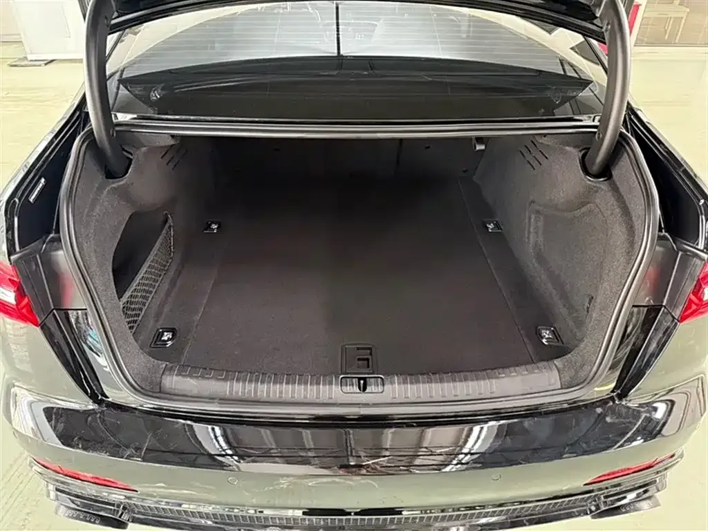 Audi A6L 2023 из CN, фото 6