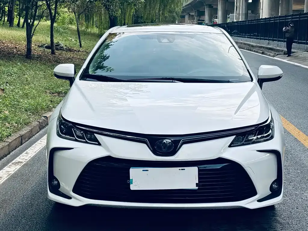 Toyota Corolla — фото 2