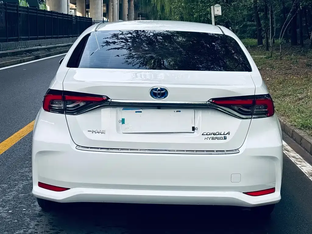 Toyota Corolla — фото 4