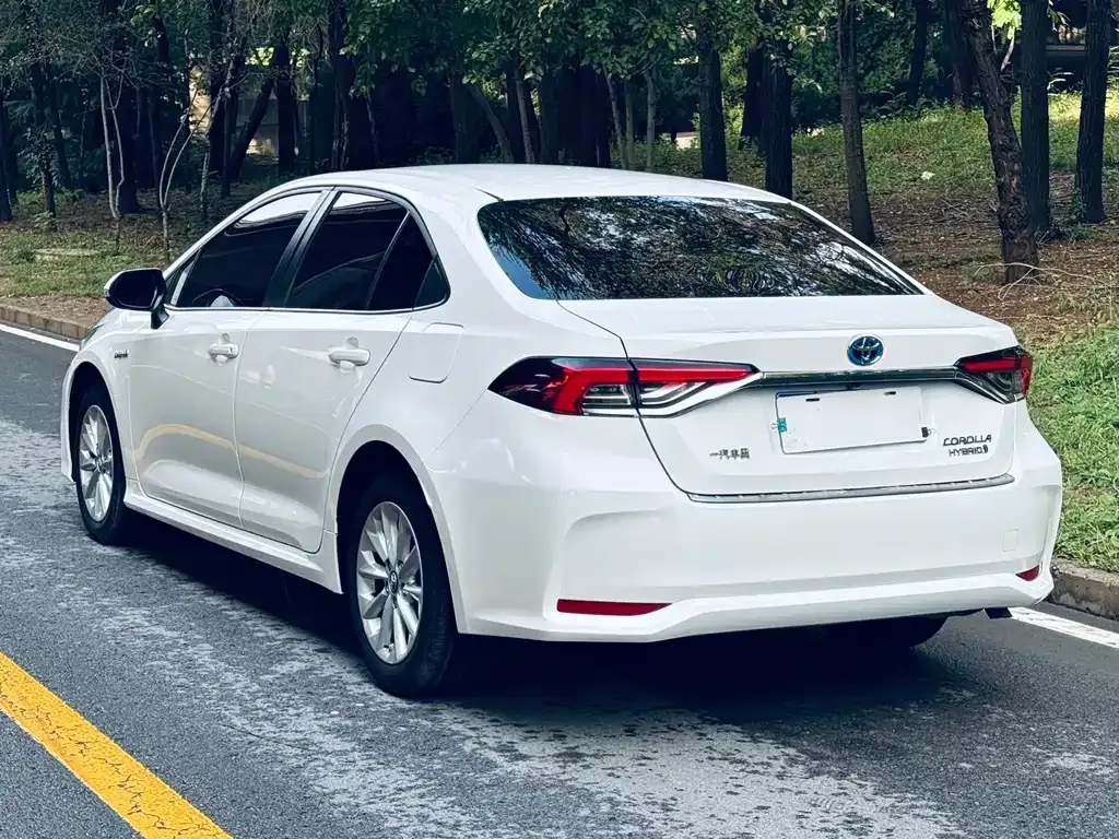 Toyota Corolla — фото 5