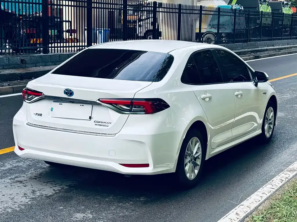 Toyota Corolla — фото 6