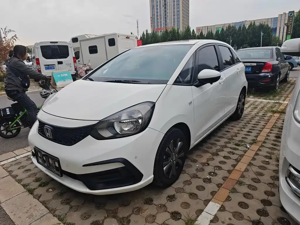 Honda Fit — фото 1