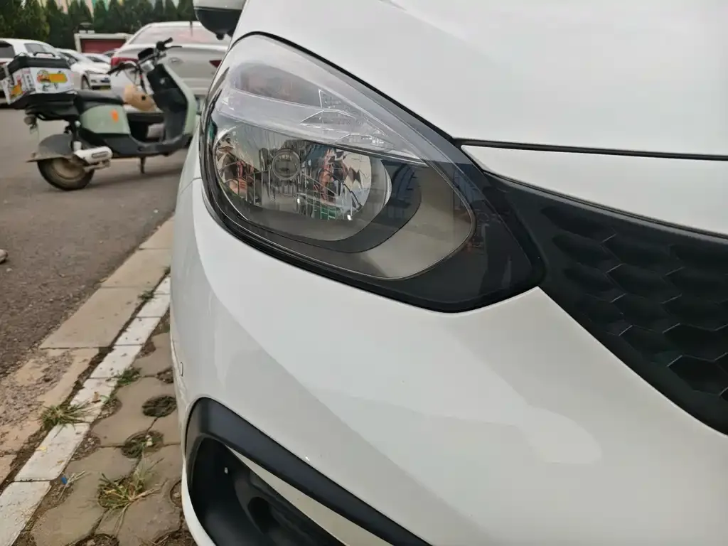 Honda Fit — фото 9