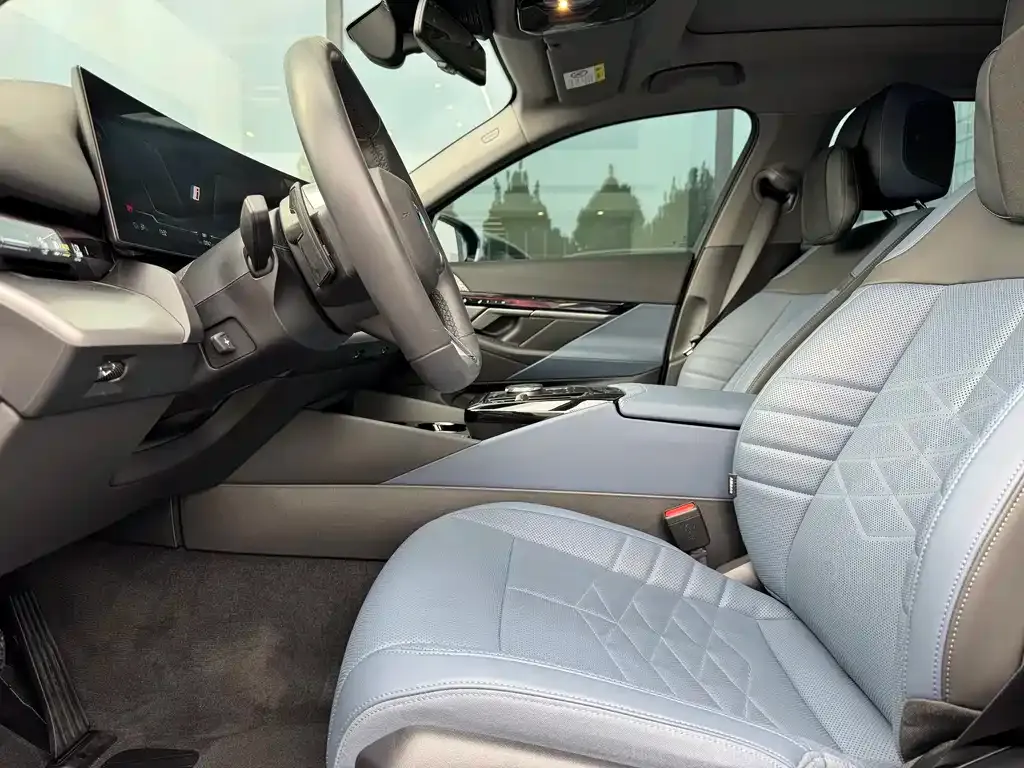 BMW i5 2025 из CN, фото 6