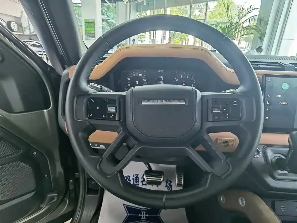 Land Rover Defender — фото 10