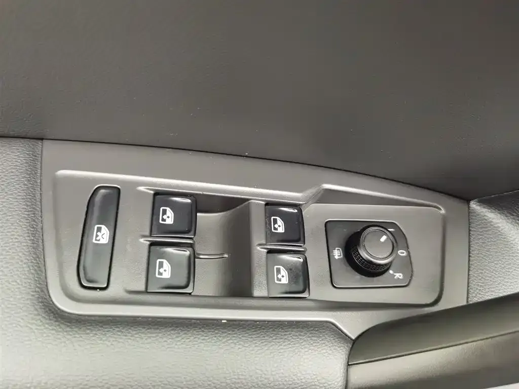 Volkswagen Tiguan L 2021 из CN, фото 9
