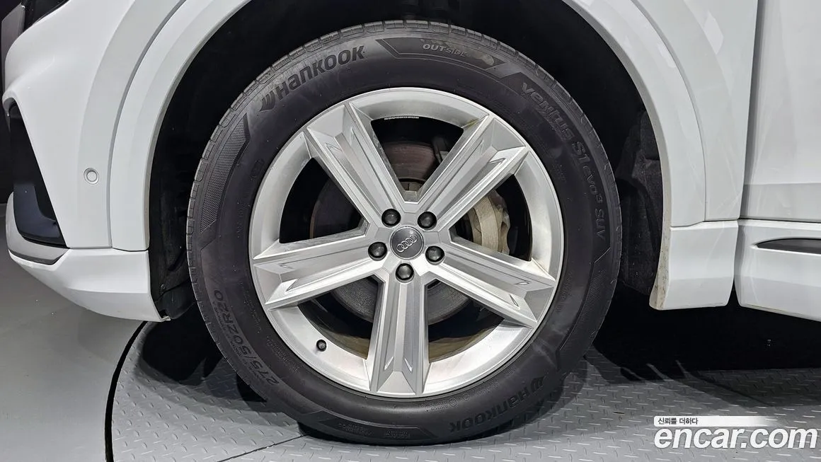 Audi Q8 2021 из KR, фото 5