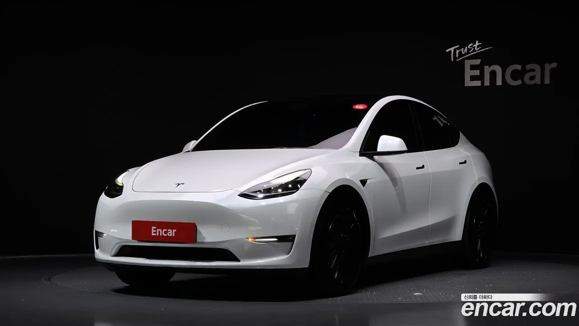 Tesla Model Y — фото 1