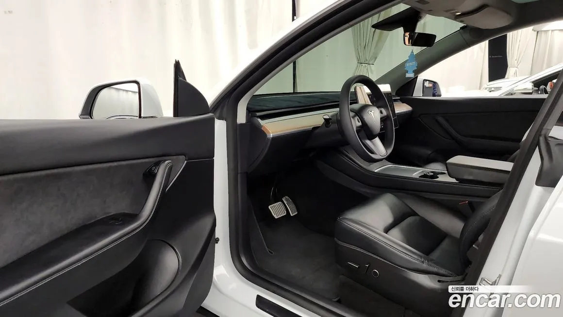 Tesla Model Y — фото 9