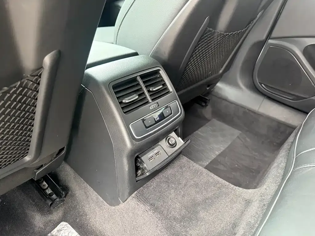 Audi A4L 2022 из CN, фото 10