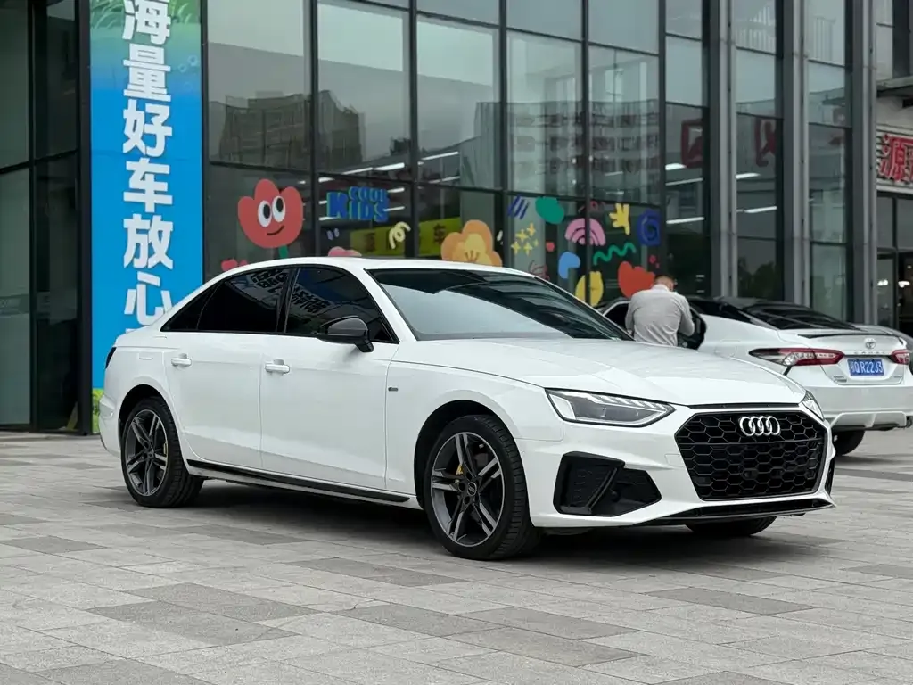 Audi A4L 2022 из CN, фото 3