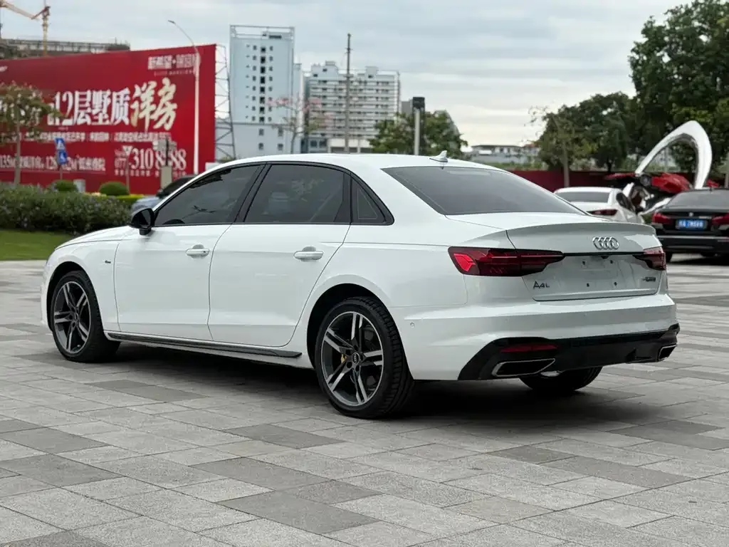 Audi A4L 2022 из CN, фото 4