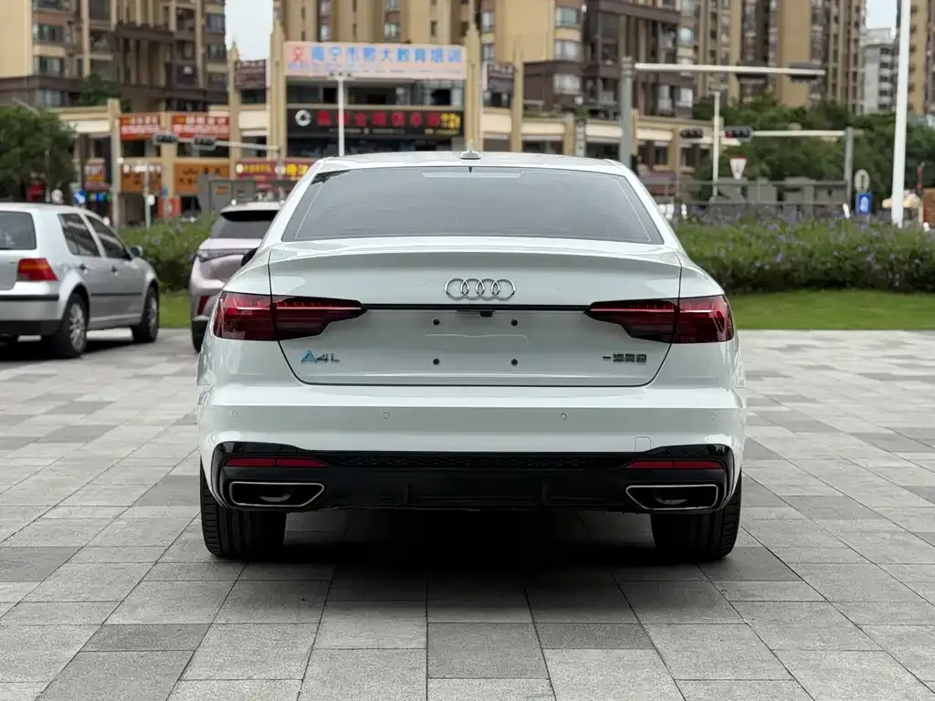 Audi A4L 2022 из CN, фото 5