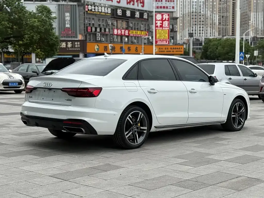 Audi A4L 2022 из CN, фото 6