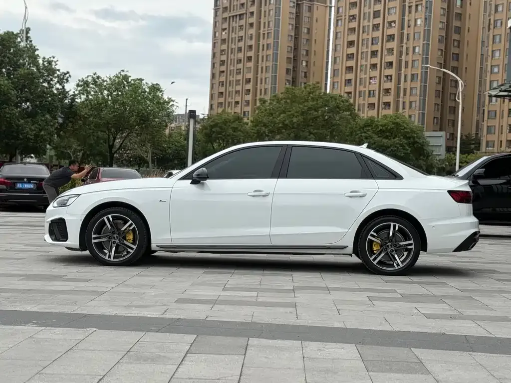 Audi A4L 2022 из CN, фото 7