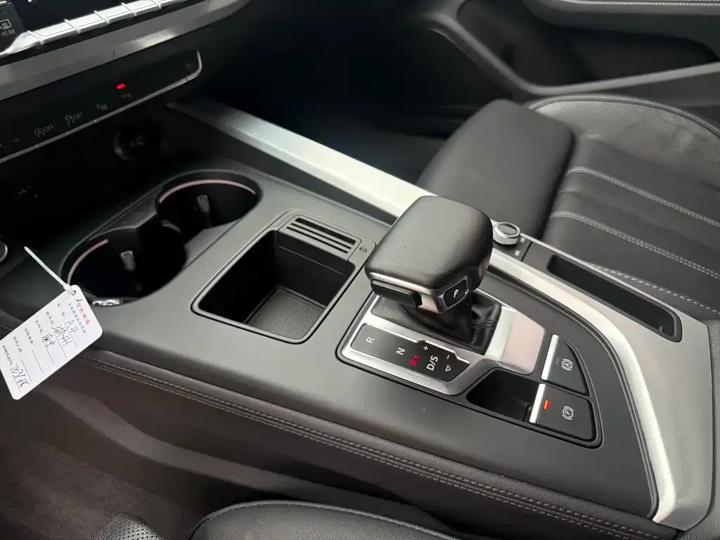 Audi A4L 2022 из CN, фото 8