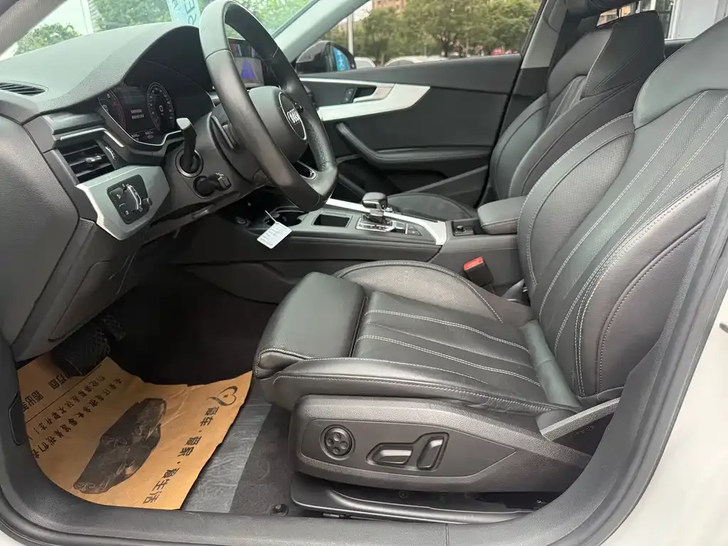 Audi A4L 2022 из CN, фото 9