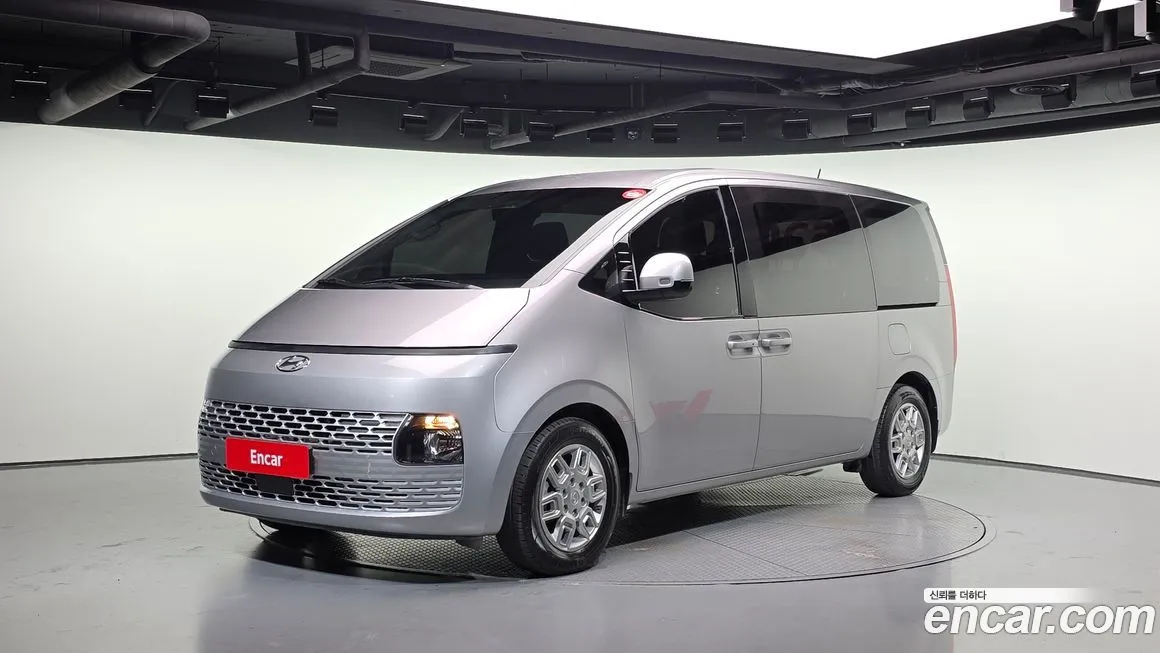 Hyundai Staria — фото 1