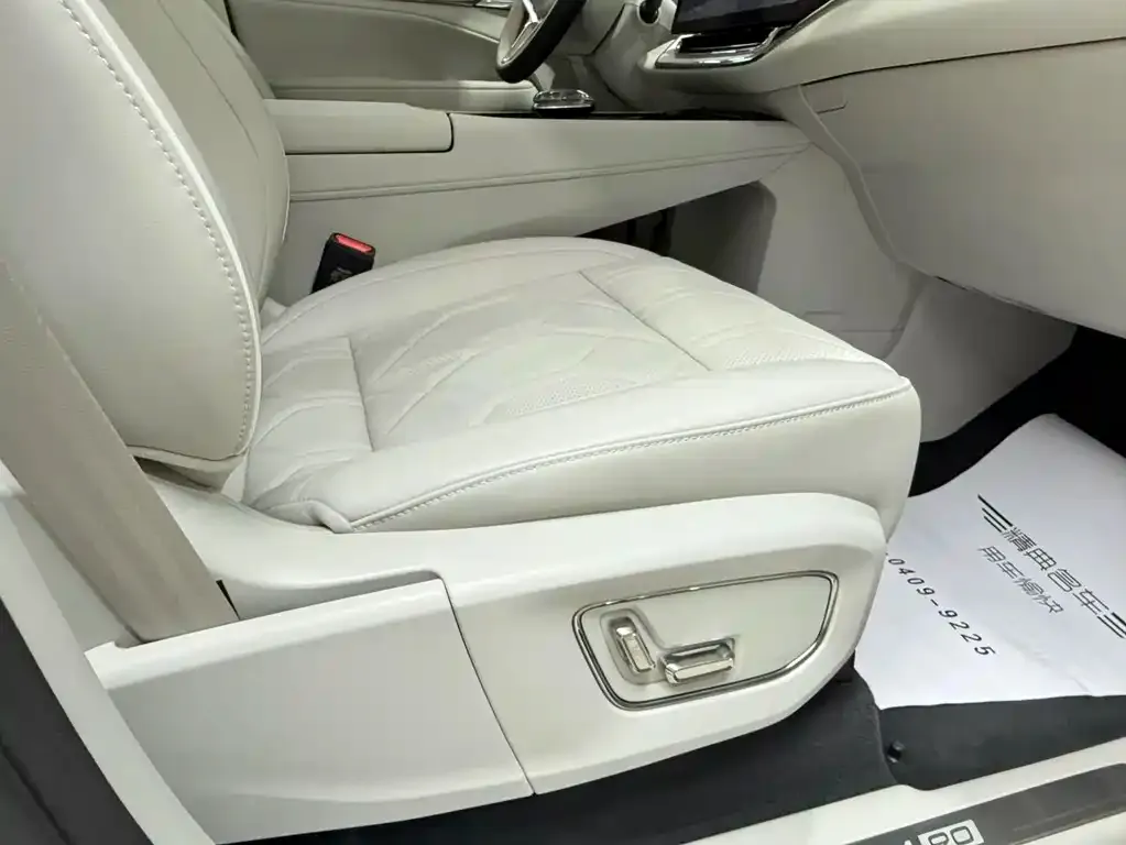 Volvo EM90 — фото 10