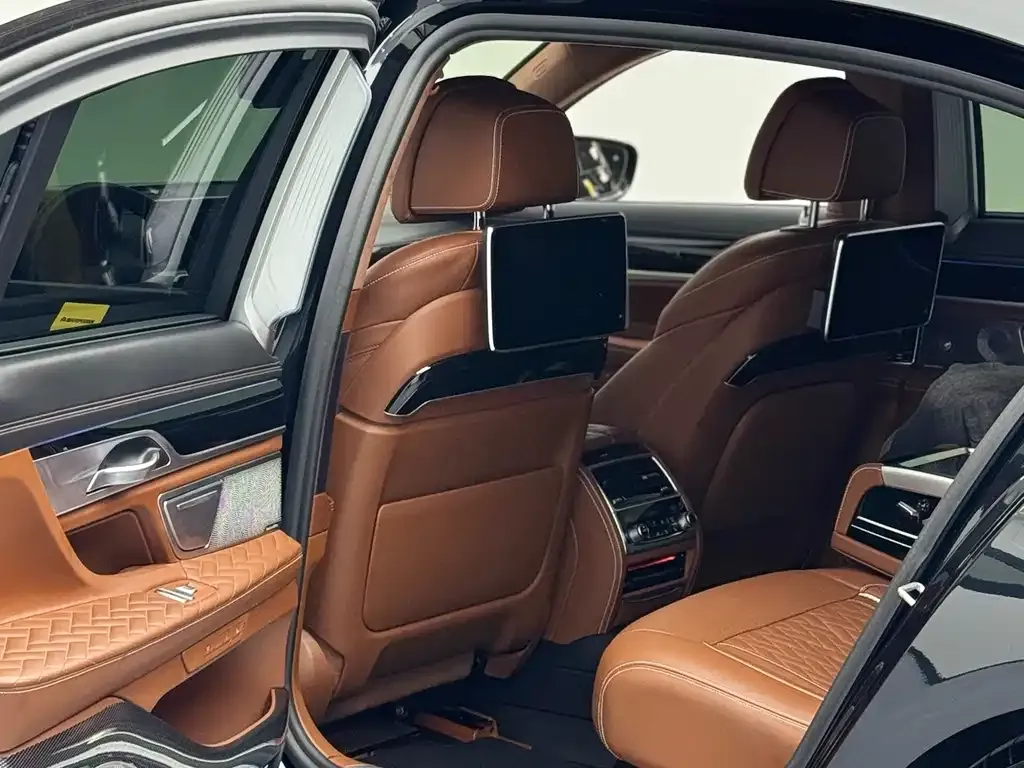 BMW 7 Series 2021 из CN, фото 10