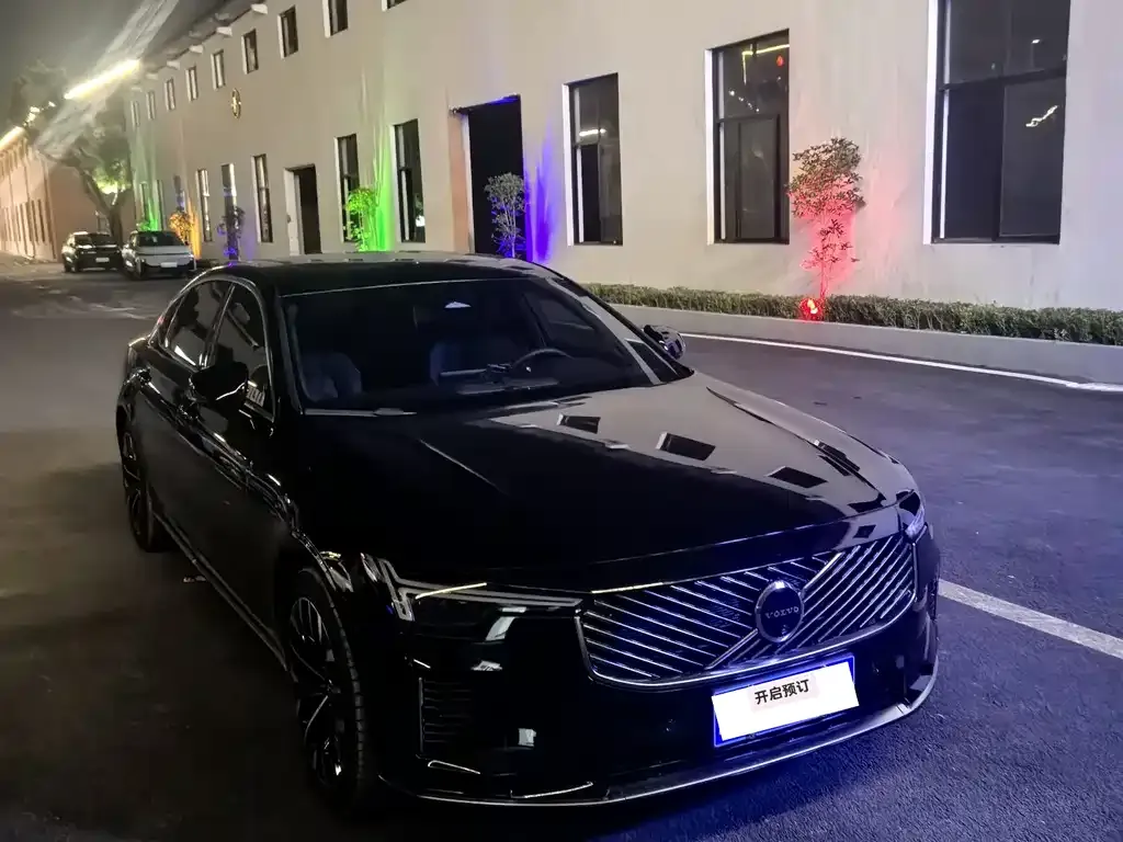Volvo S90 — фото 1