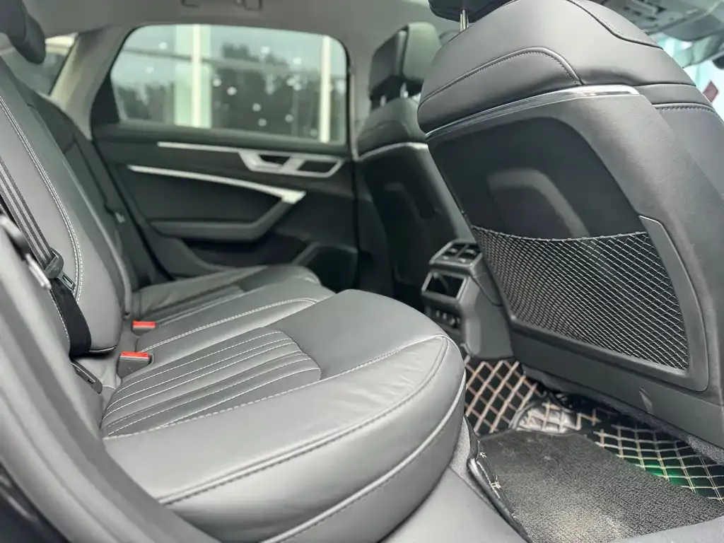 Audi A6L 2023 из CN, фото 10