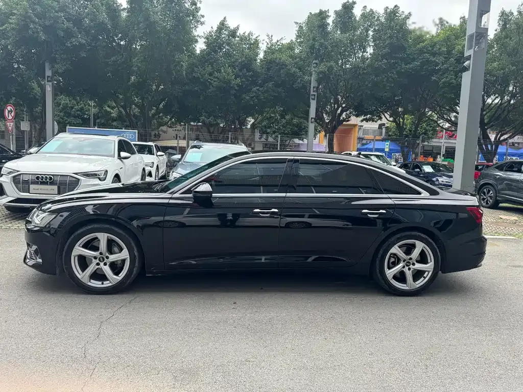Audi A6L 2023 из CN, фото 4