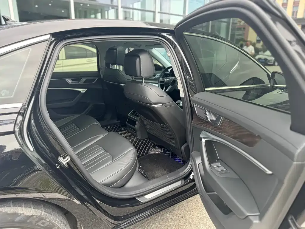Audi A6L 2023 из CN, фото 9