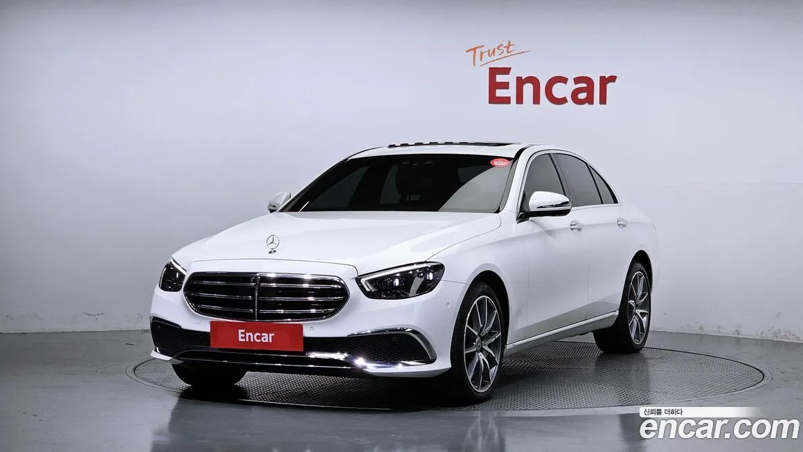Mercedes-Benz E-Class — фото 1