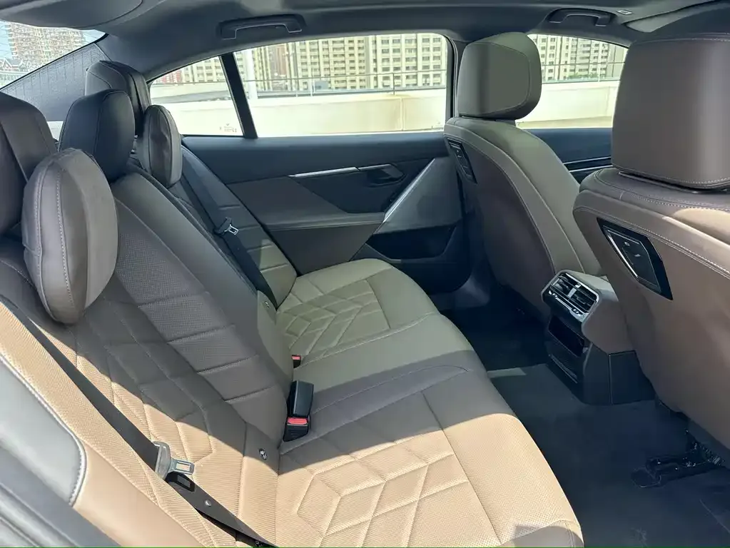 BMW i5 2024 из CN, фото 9