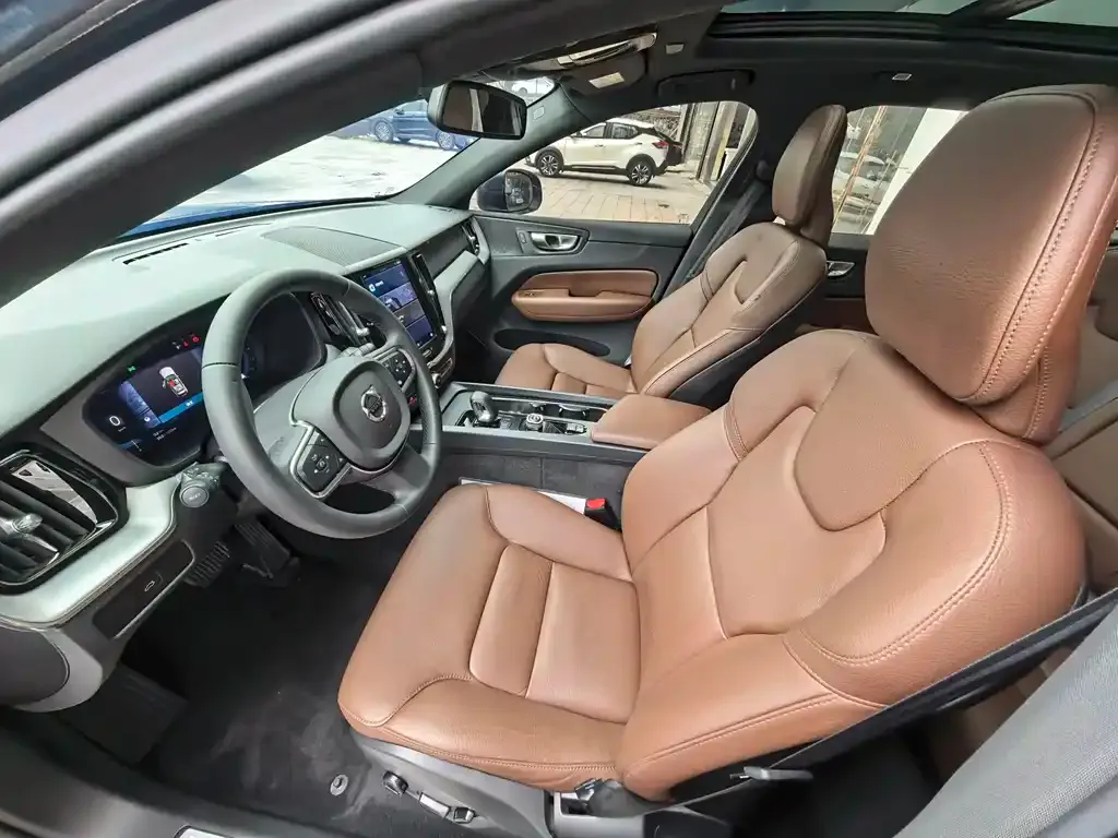 Volvo XC60 2023 из CN, фото 7