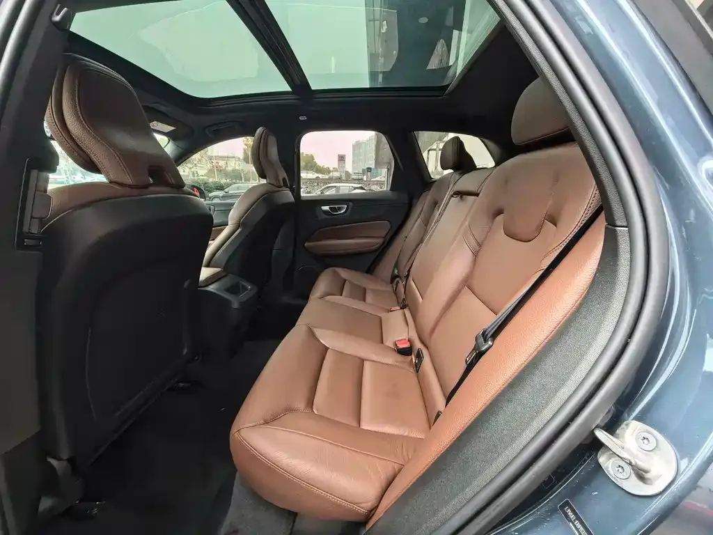 Volvo XC60 2023 из CN, фото 9