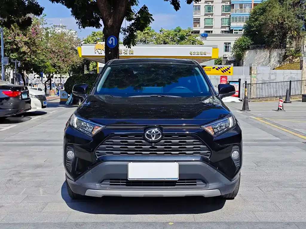 Toyota RAV4 — фото 2
