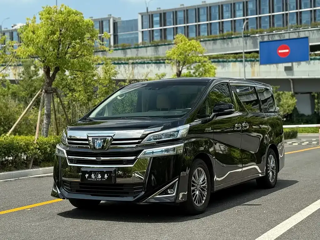 Toyota Vellfire — фото 1